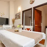 2 Bedroom Gorgeous In Apartament Kožino
