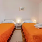 2 Bedroom Gorgeous In Apartament