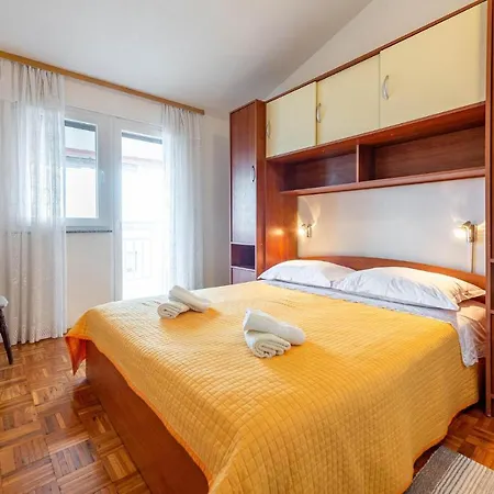 2 Bedroom Gorgeous In *