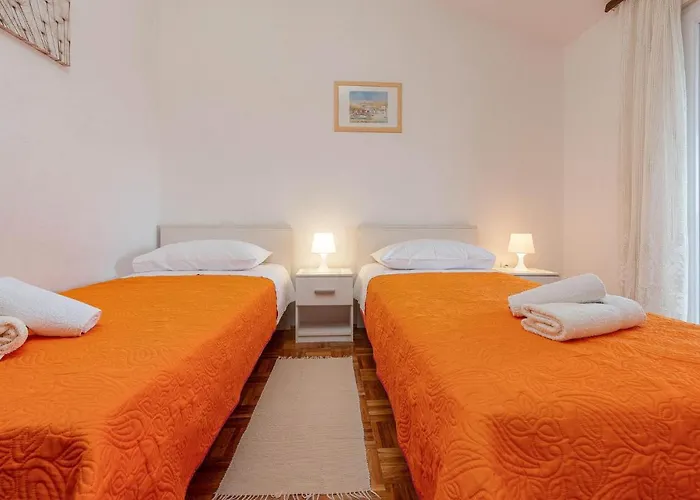 2 Bedroom Gorgeous In Apartament