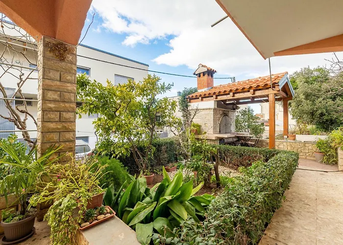 2 Bedroom Gorgeous In Appartement *