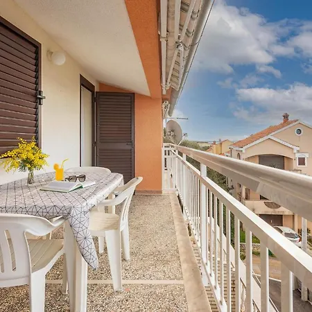 2 Bedroom Amazing In Kožino