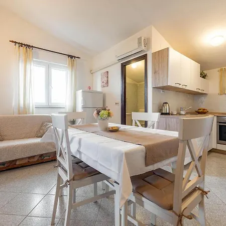 Apartment Stunning In With House Sea View